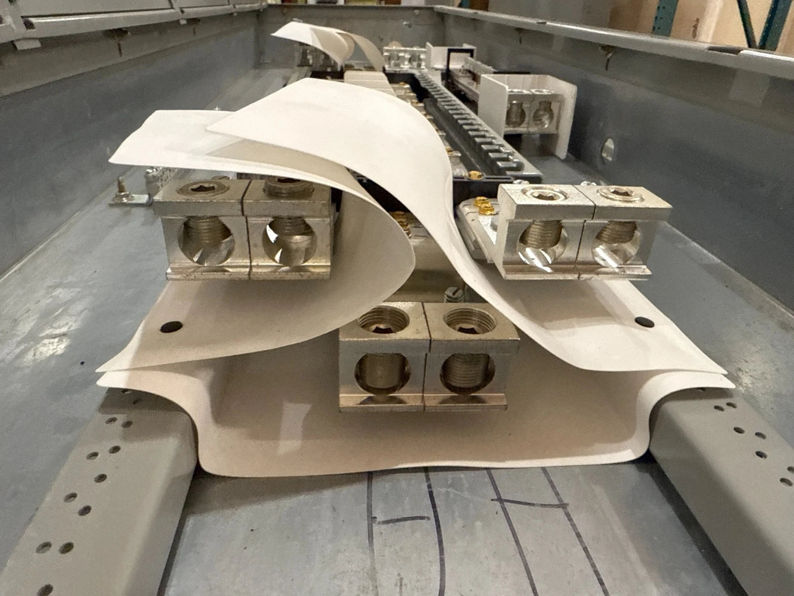 Eaton PRL1A Pow-R-Line Panelboard 400A 208/120V 3PH 4W MLO Panel 400 Amp 42 Cir Used