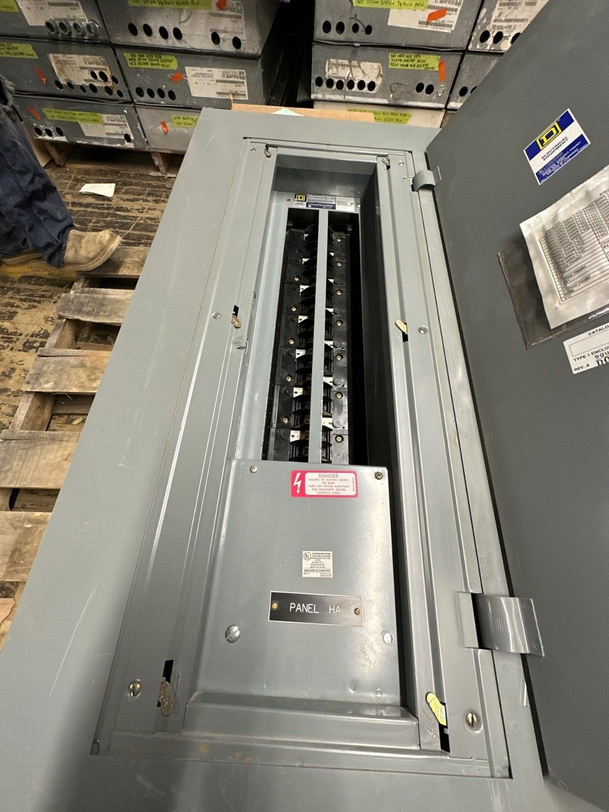 Square D NEHB Panelboard 225A 480/277V 3PH 4W Indoor Encl 42 Cir MLO Main Lug P109 Used