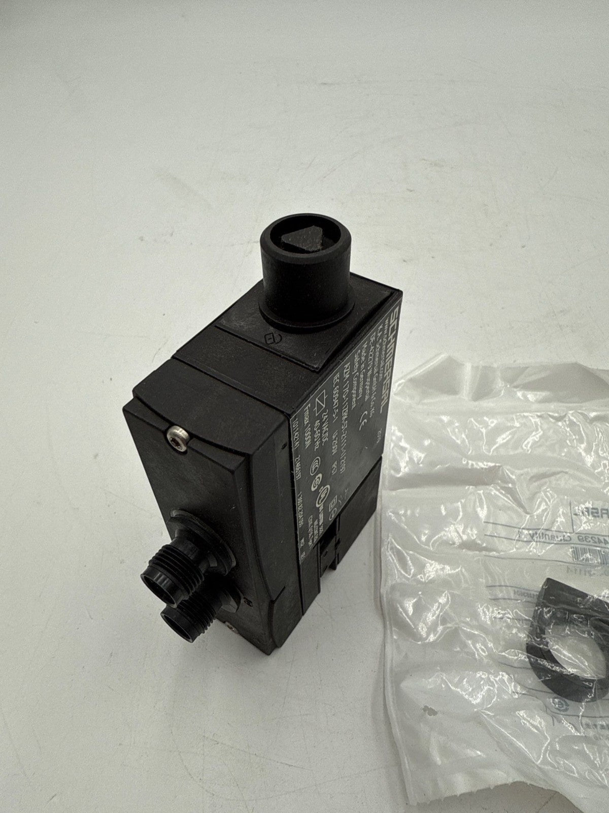 Schmersal AZM 170-11ZRK-ST-2111-1/2197 Safety Interlock Switch 24V AC/DC 40-60Hz New