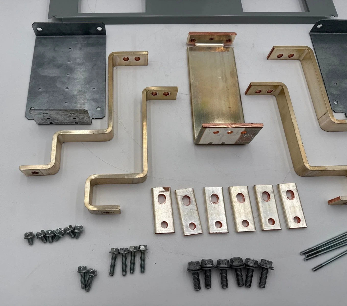 Siemens S3VA52TD Strap Kit For Use With 3VA52 3VA61 3VA62 Breakers P5 Panelboard Used