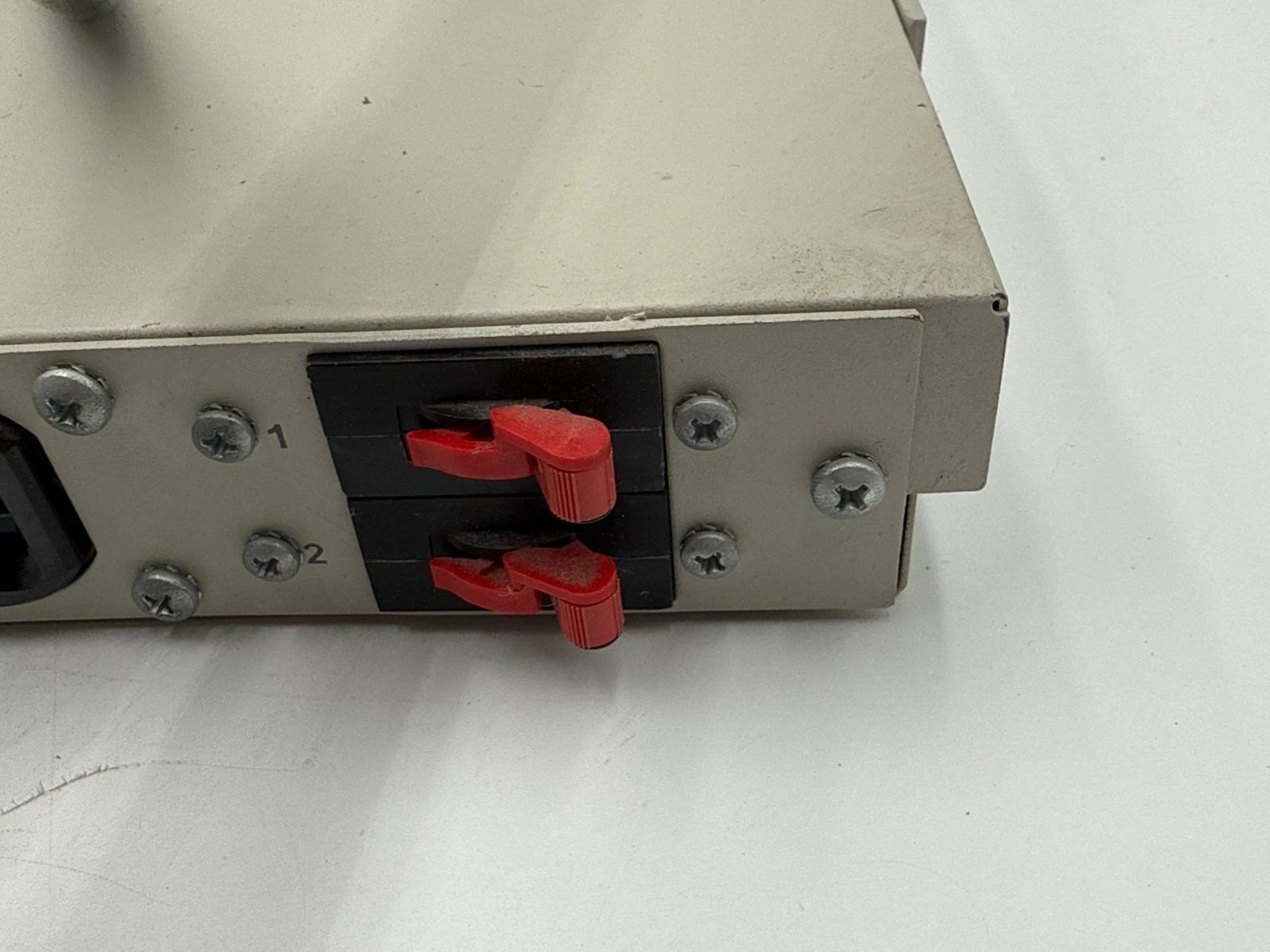 APC SU042-4 Rack-Mount Transfer Switch 30Amp 120V (2) L5-30 In (6) 5-20 Out Used