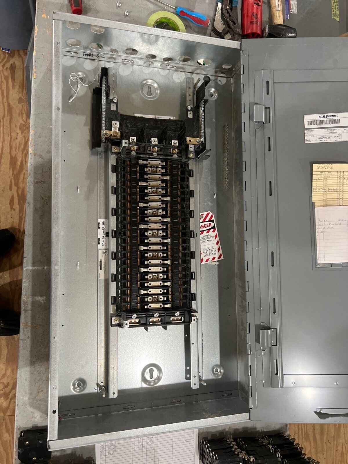 Square D NQ Panelboard 100A 208Y/120V 3PH 4W Indoor Encl 42 Circuit MLO MH38BE P619 Used
