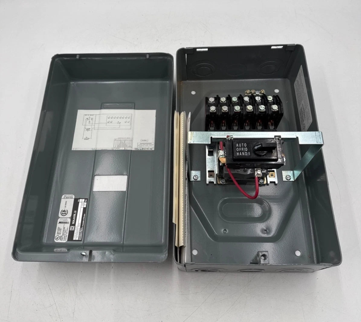 Square D 8903LG60V04C Lighting Contactor Electrically Held 6Pole 30A Coil 277V New