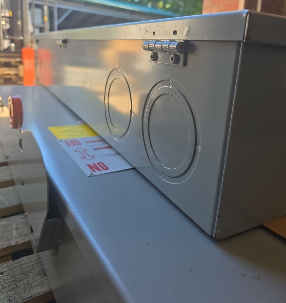 Eaton DH365NGK Safety Disconnect Switch 400A 3P 600V NEMA 1 Indoor 400 Amp Used