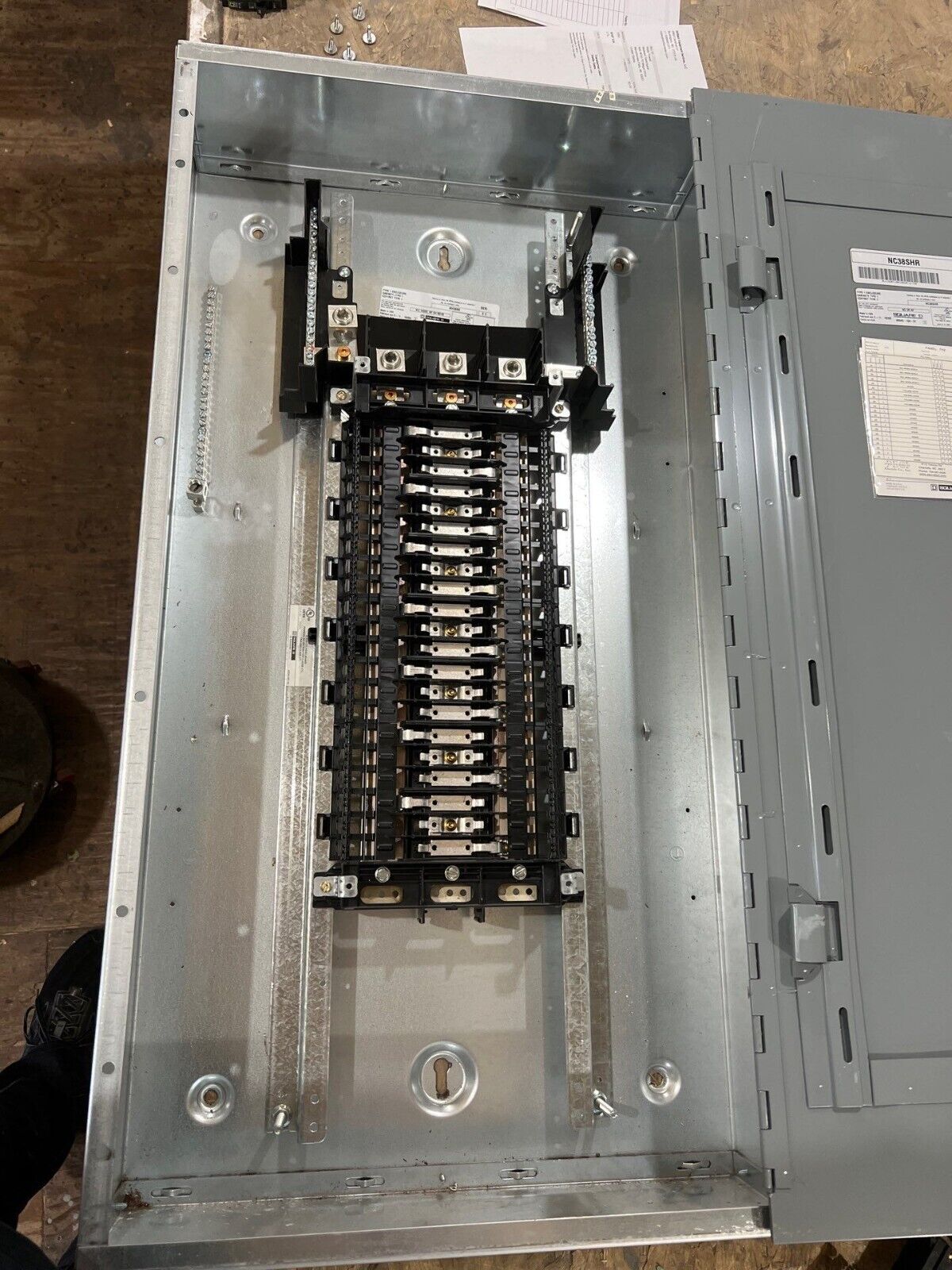 Square D NQ NQ442L2C Panelboard 225A 240V 3PH 4W MLO Indoor Encl 42 Circuit P620 Used
