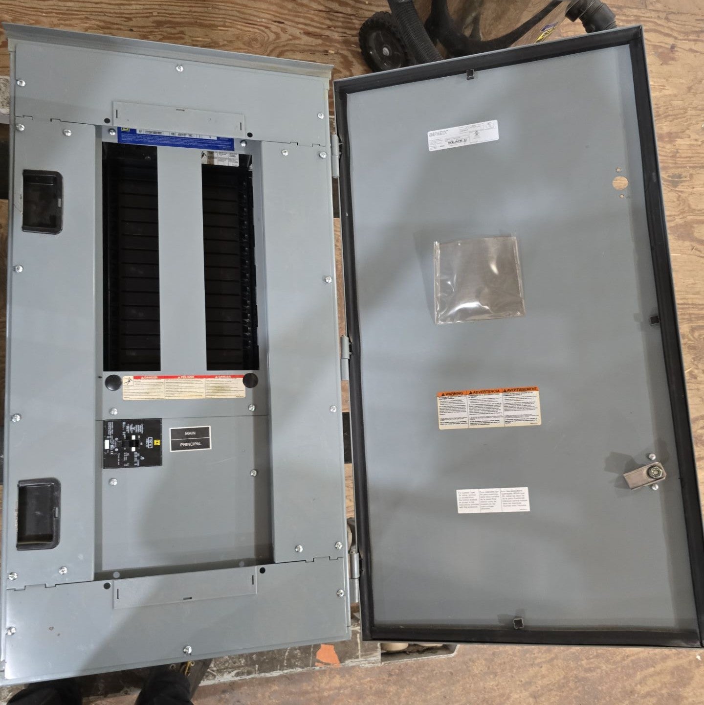 Square D NF Panelboard 100A 480/277V 3PH 4W 30 Cir MCB 3R Encl Outdoor Main EGB34100 Used