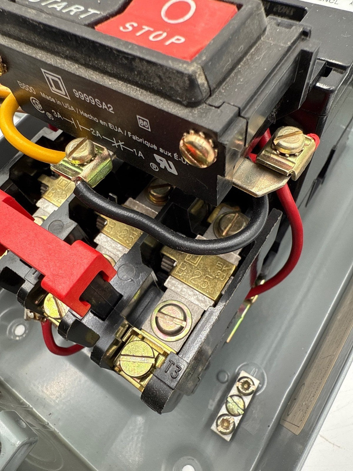 Square D 8536SCG3S Enclosed Starter NEMA 1 Coil 220/240V Start Stop Control Used