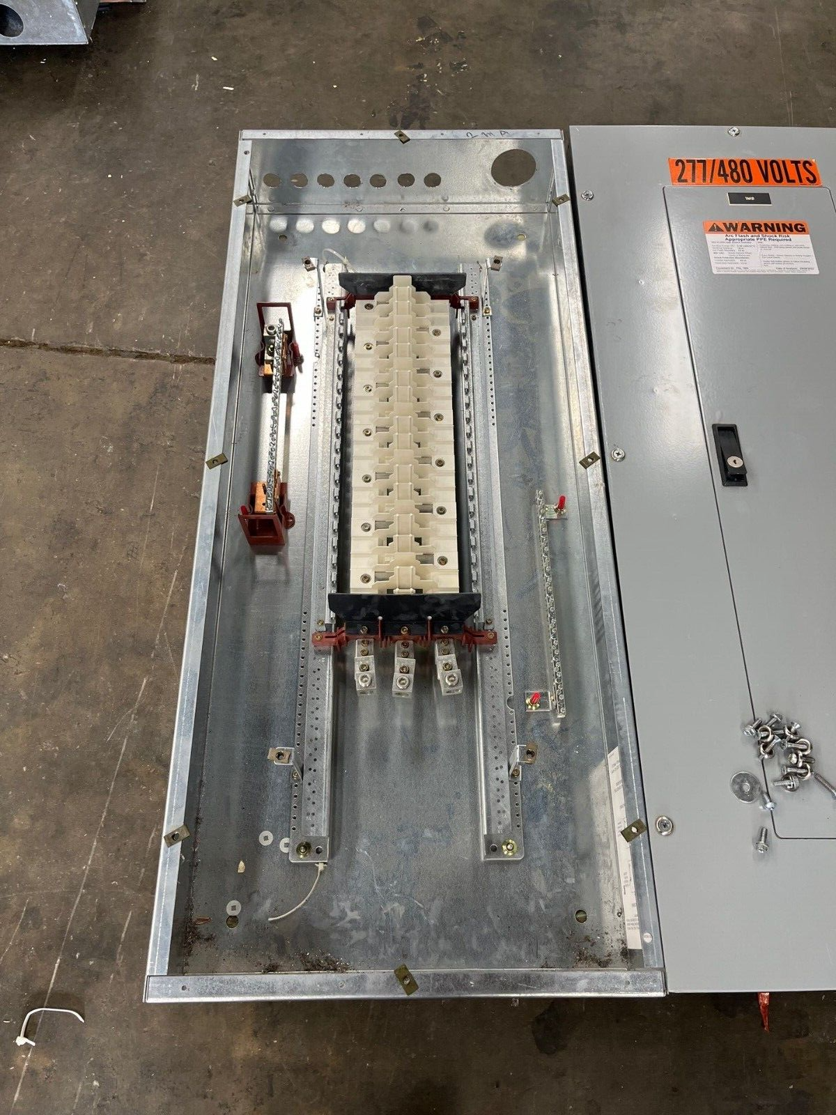 CH PRL2A Panelboard 225A 277/480V 4W 3PH MLO Indoor Enclosure YS2048 42 Circuit P595 Used