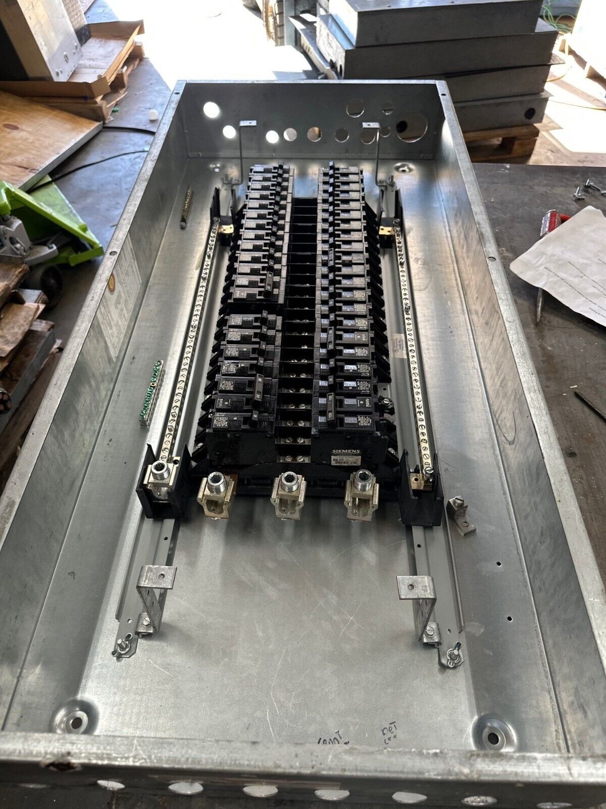 Siemens S1 Panelboard 250A 208Y/120V 3PH 4W 42 Circuit Indoor Encl 250 Amp Max P395 Used