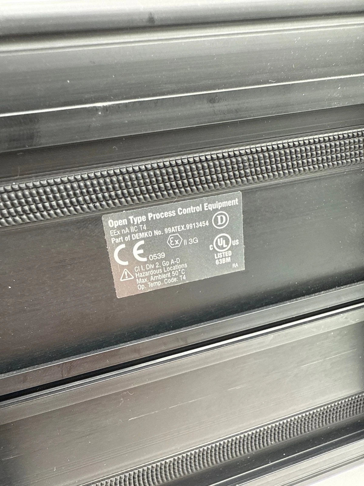 Foxboro FBM207 P0916AM Voltage Monitor Compression Terminal 2 Tier 120/125V