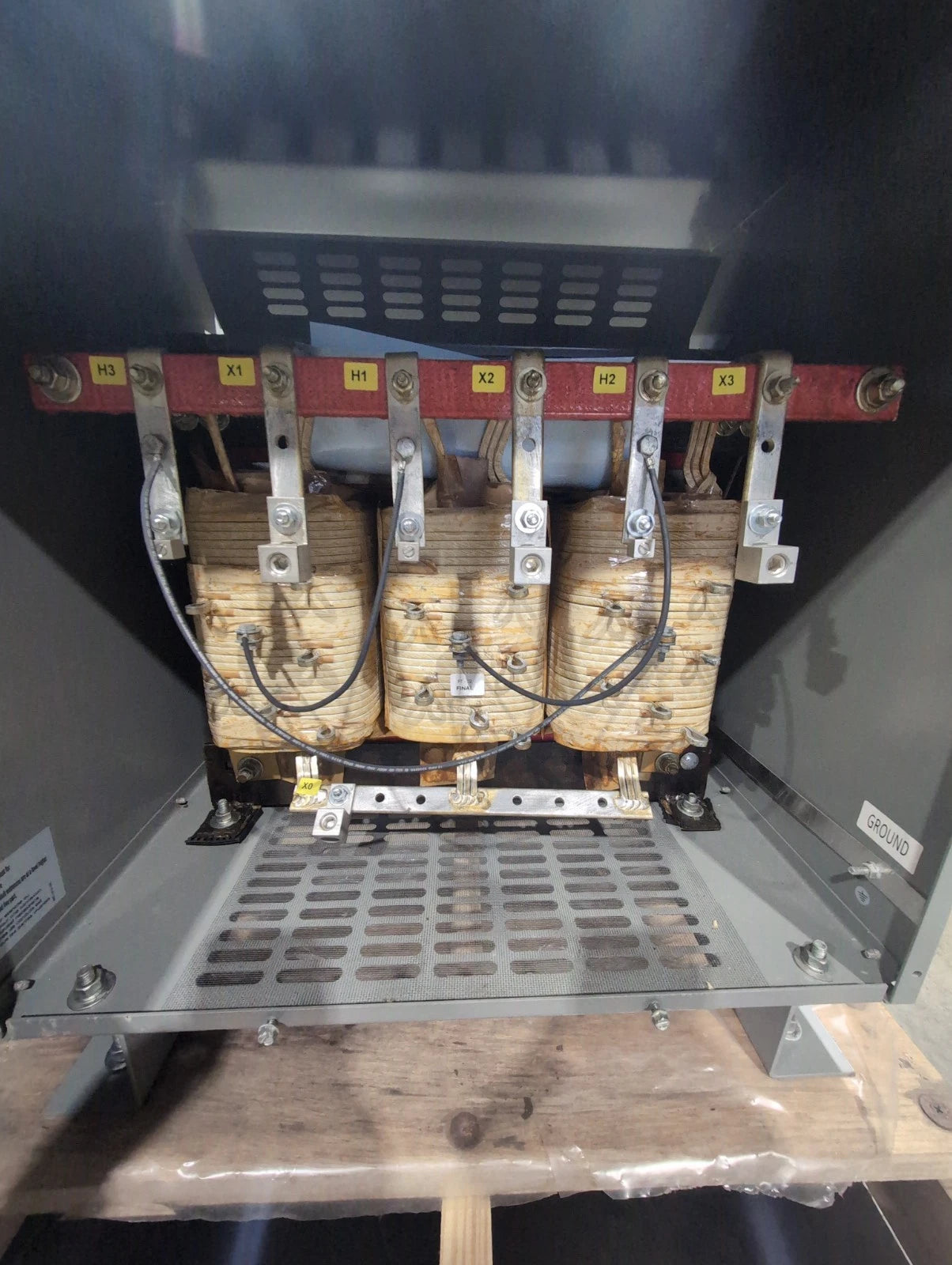 45KVA Siemens 3F3Y045D16 Transformer 3PH Pri 480V Sec 208/120V Outdoor 3R Encl New