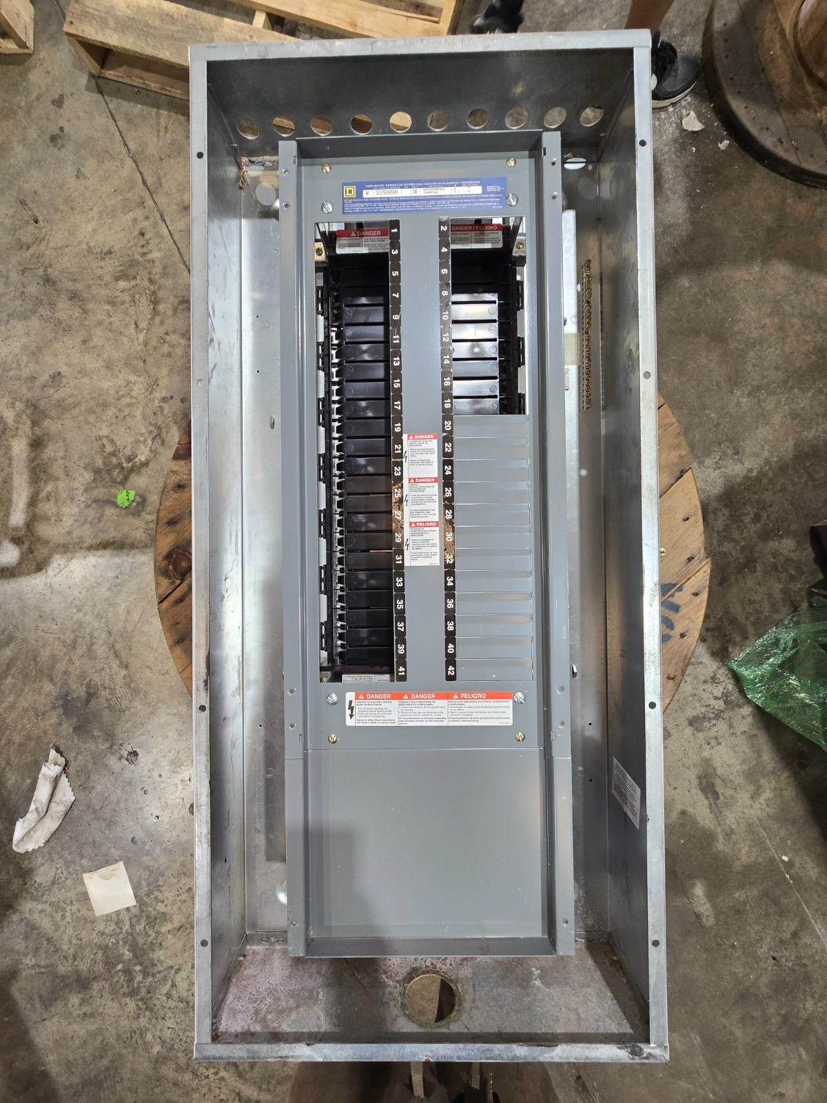 Square D NF Panelboard 250A 600/347V 3PH 4W MLO 250 Amp Panel 42 Cir Indoor MH44 Used