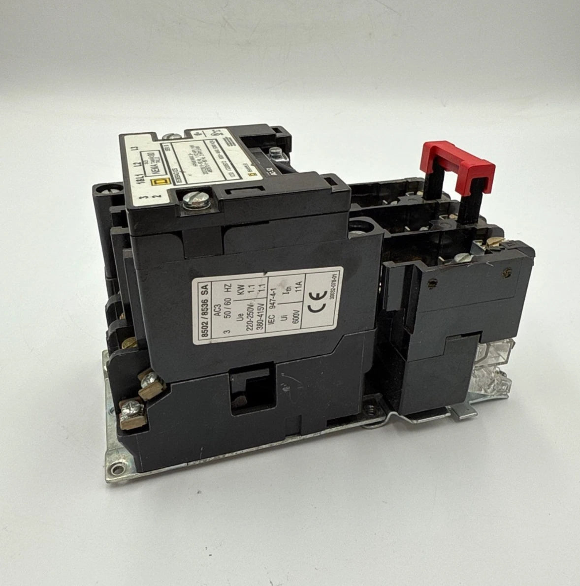 Square D 8536SAG12S Starter NEMA Size 00 3P 2HP 600V Max Coil 208V 9998SAC52 Used