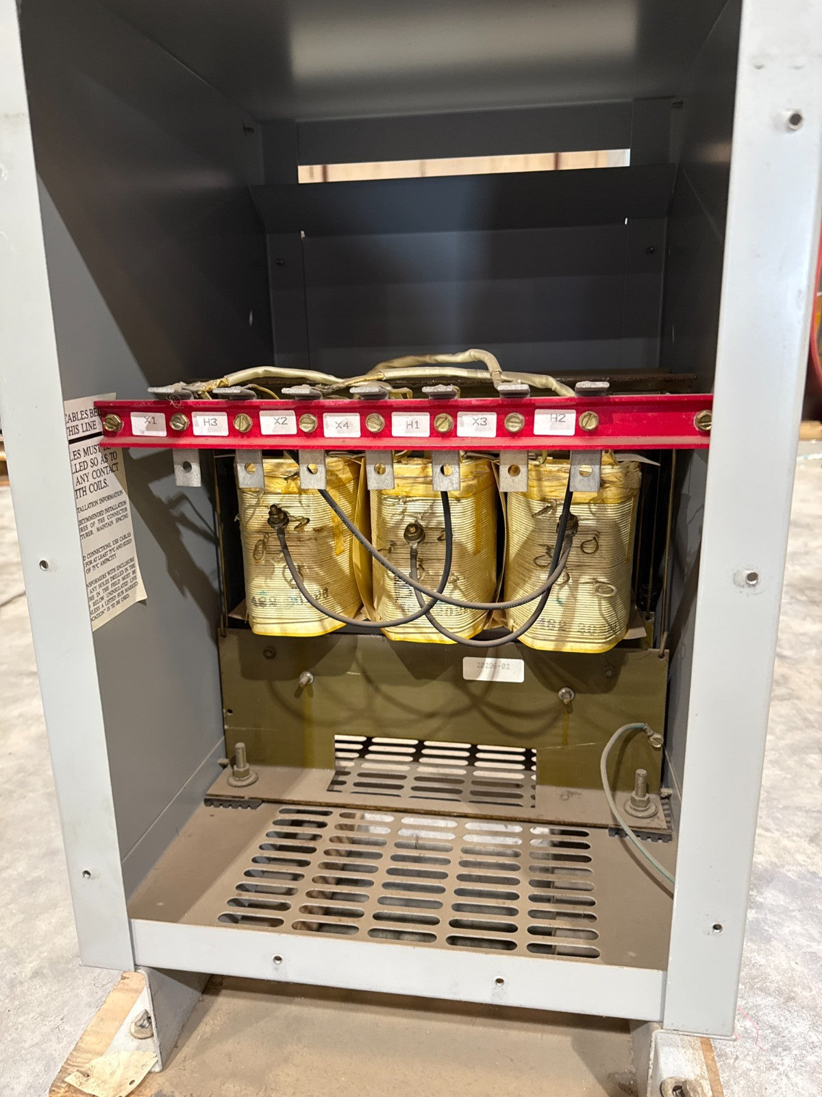 5 KVA Federal Pacific 20296-02 Transformer Pri 600V Sec 240/120V 3PH Indoor Encl New