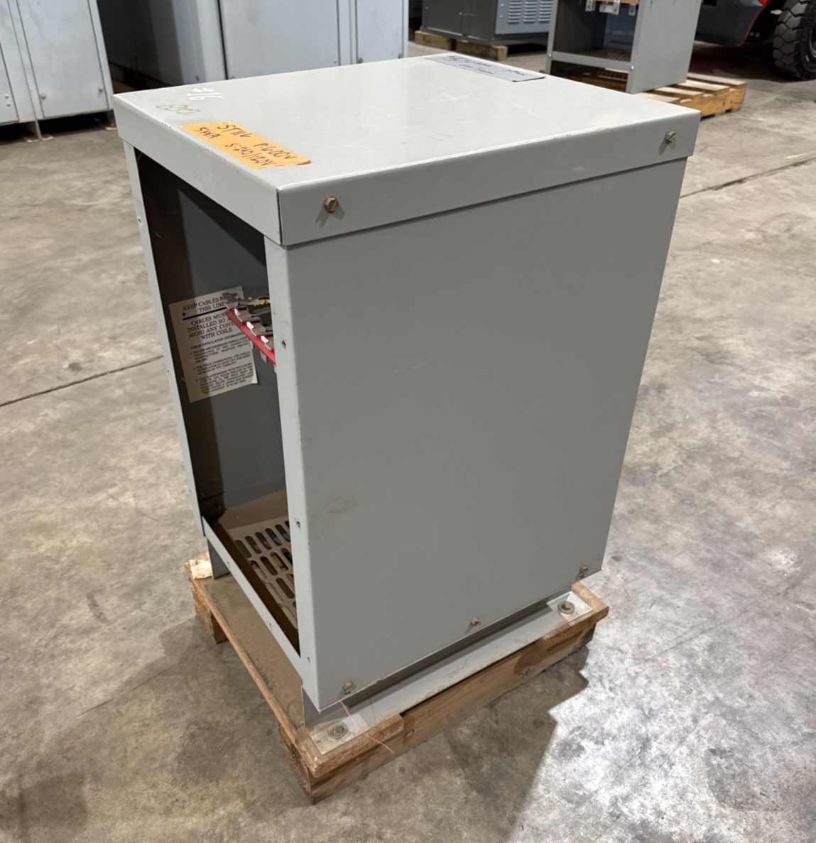 5 KVA Federal Pacific 20296-02 Transformer Pri 600V Sec 240/120V 3PH Indoor Encl New