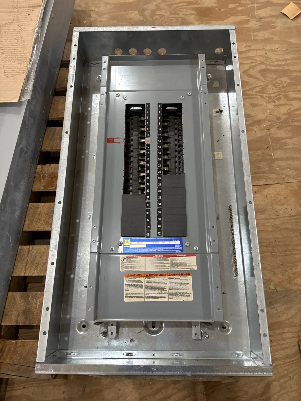 Square D NQ42L2 Panelboard 225A 240V 1PH 3W MLO 225 Amp Panel 42 Cir MH38 Used