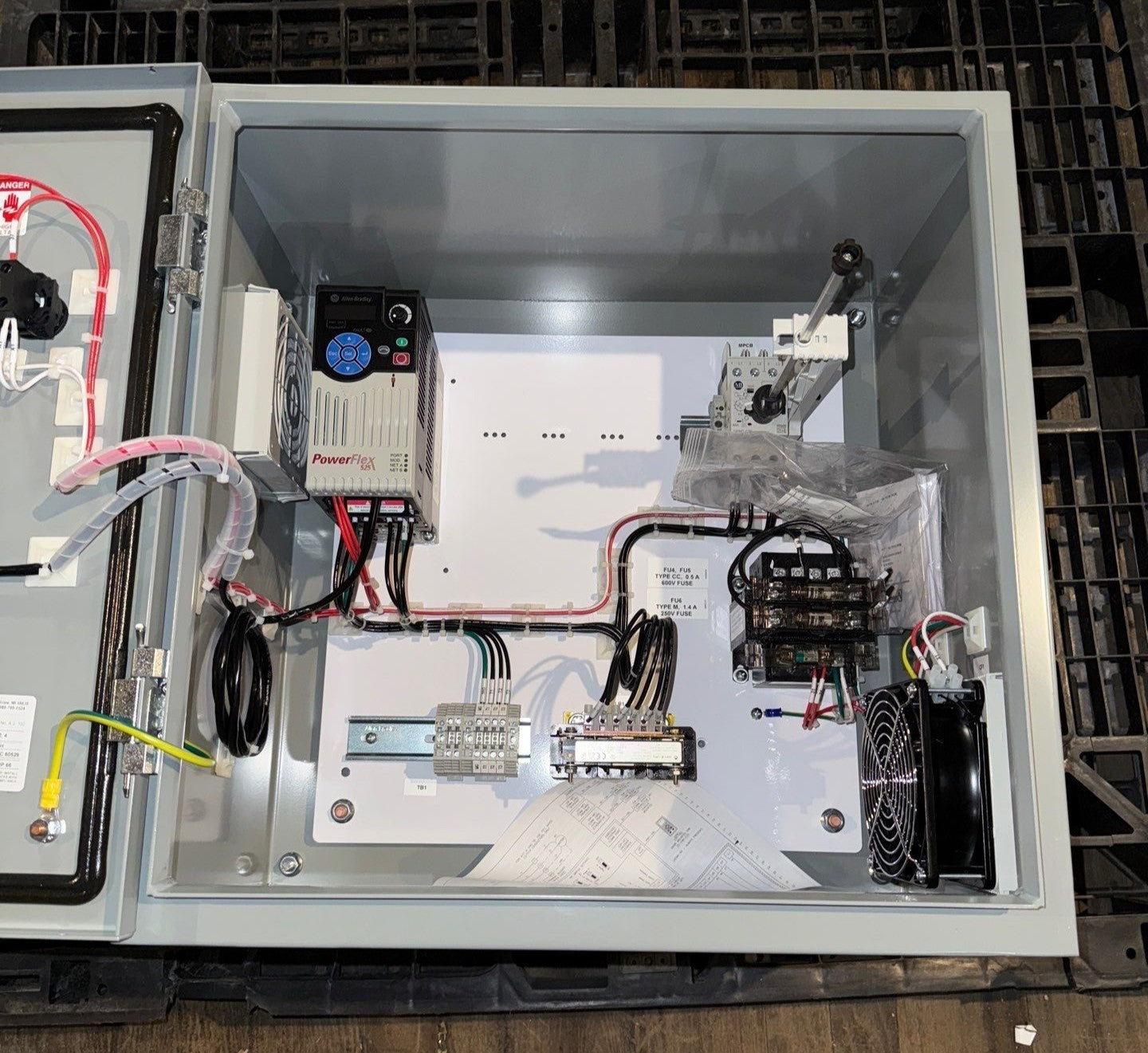 Allen Bradley PowerFlex 525 Packaged Variable Frequency Drive 2HP 3PH 480V VFD New