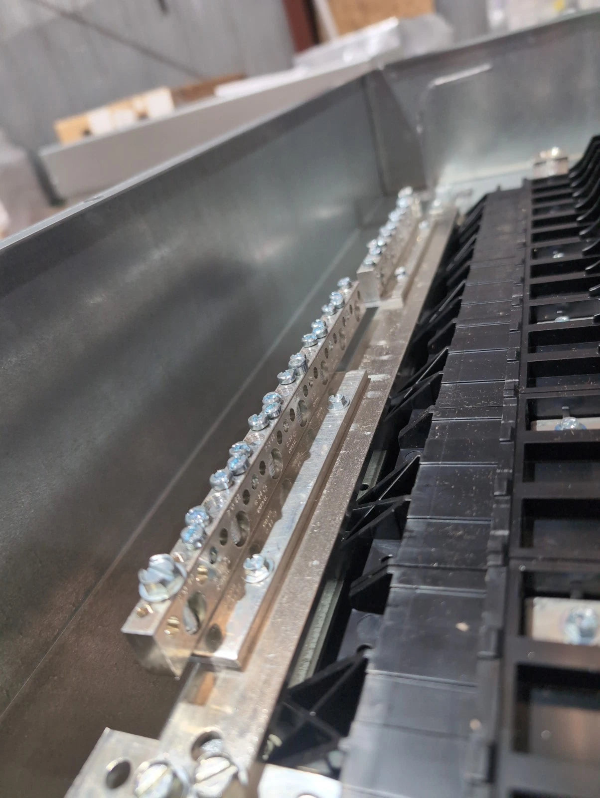 Siemens P1E42ML250ABST P1 Panelboard 250A 480/277V 3PH MLO Panel 250 Amp 42 Cir New