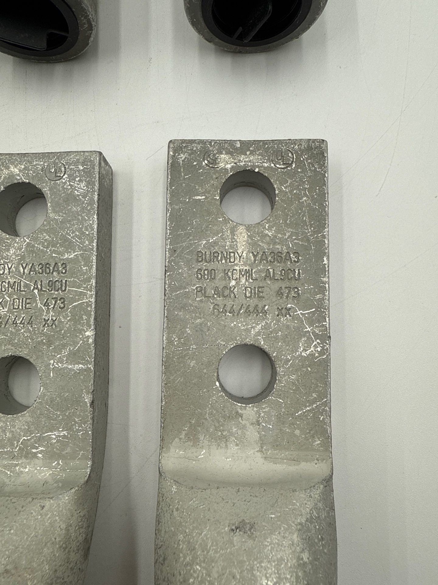 Burndy YA36A3 Hylug Compression Lug 600kcmil 1/2in 2 Hole Alu Long Barrel 8 Pack New