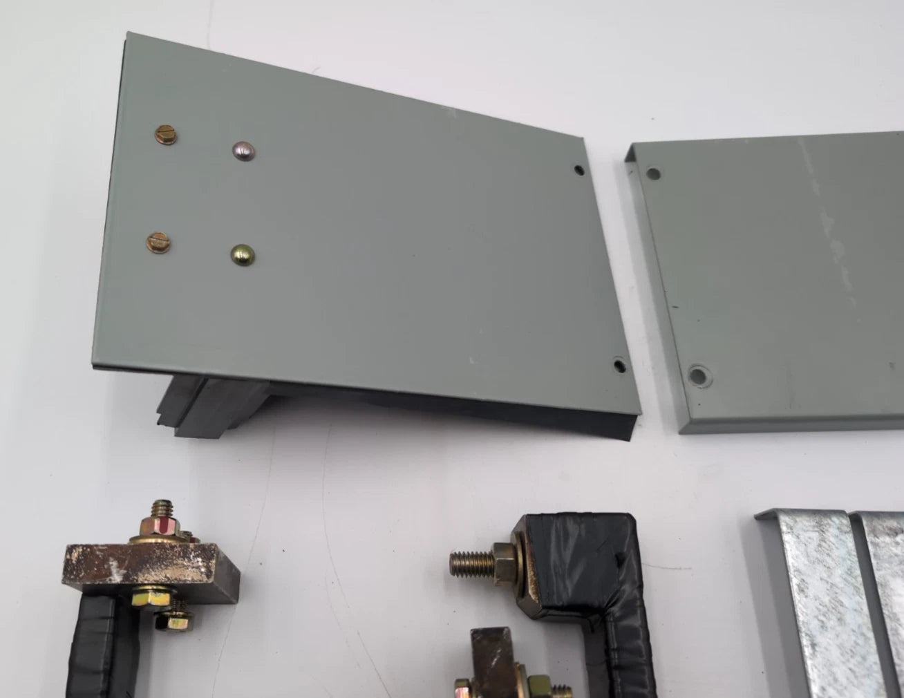 GE ACSMKSG Mounting Strap Kit 250-600A For SCP Plus Panel Frames SGD SGH SGL SGP Used