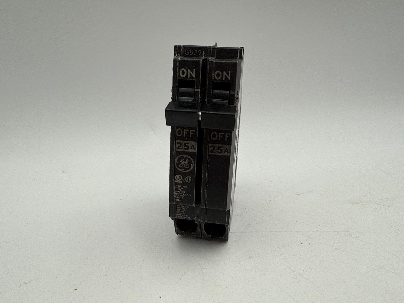 GE THQP225 Circuit Breaker 25A 2P 120/240V THQP 25 Amp 2 Pole Plug On New