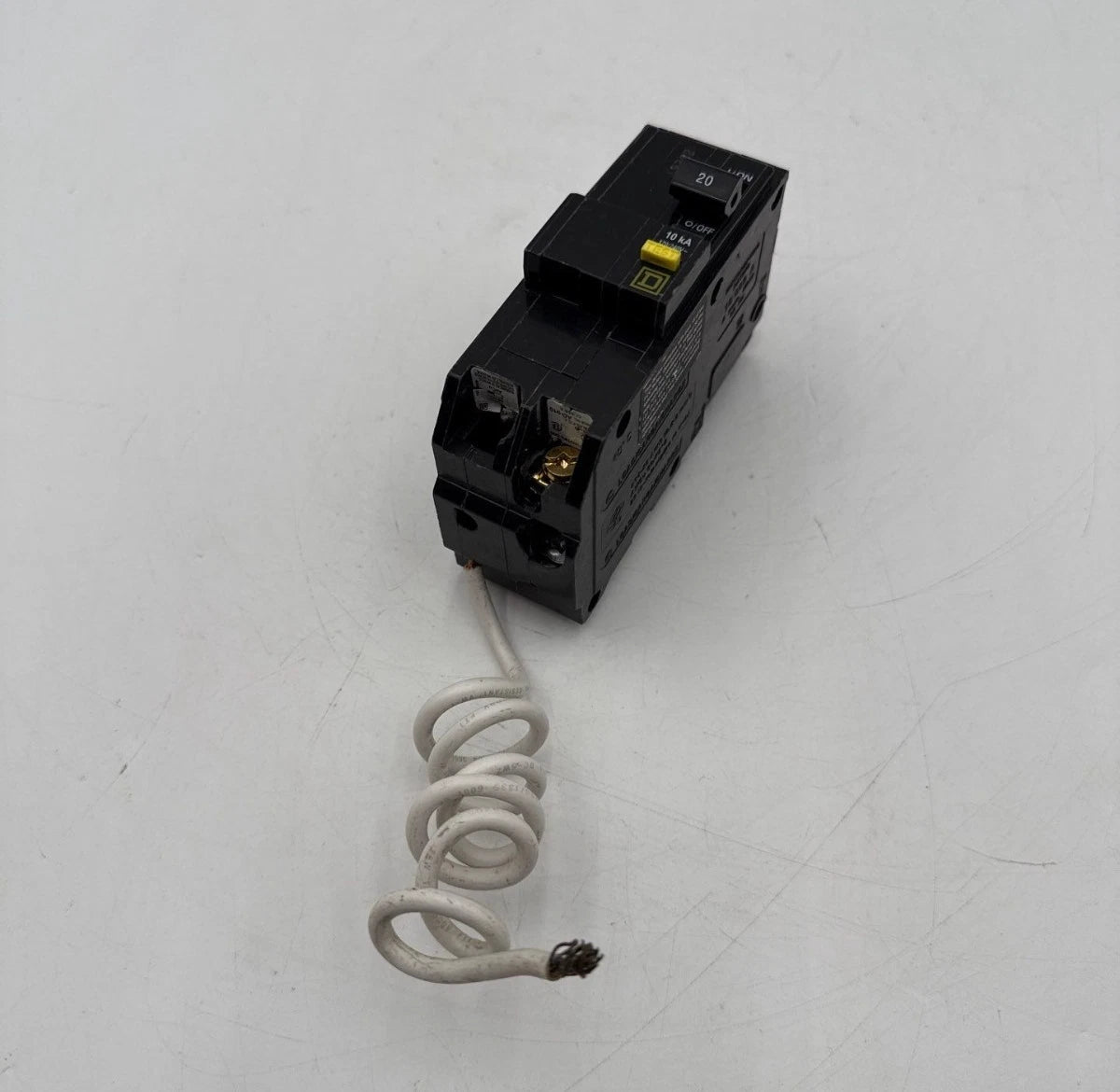 Square D QOB220GFI Circuit Breaker 20A 2P 120/240V 1PH 10kA QOB Bolt On 20 Amp Used