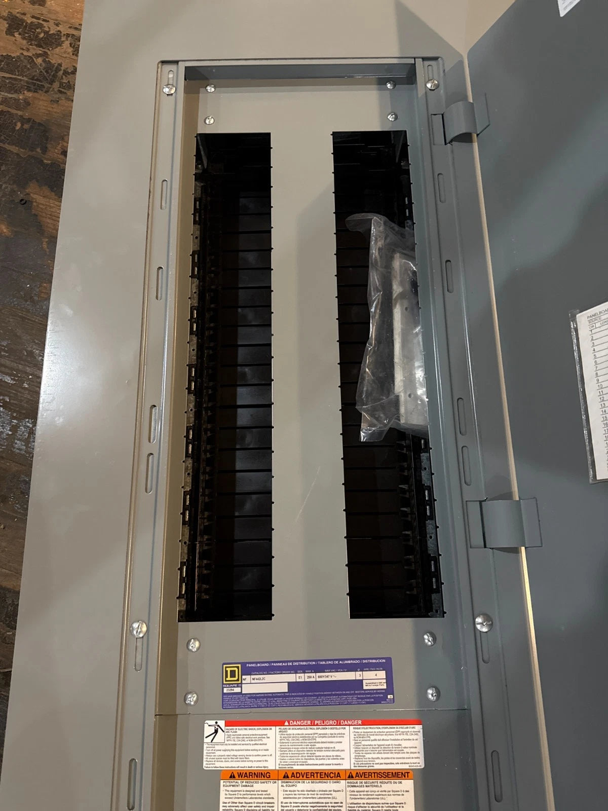 Square D NF442L2C Panelboard 250A 600/347V 3PH 4W MLO Panel 250 Amp 42 Cir New