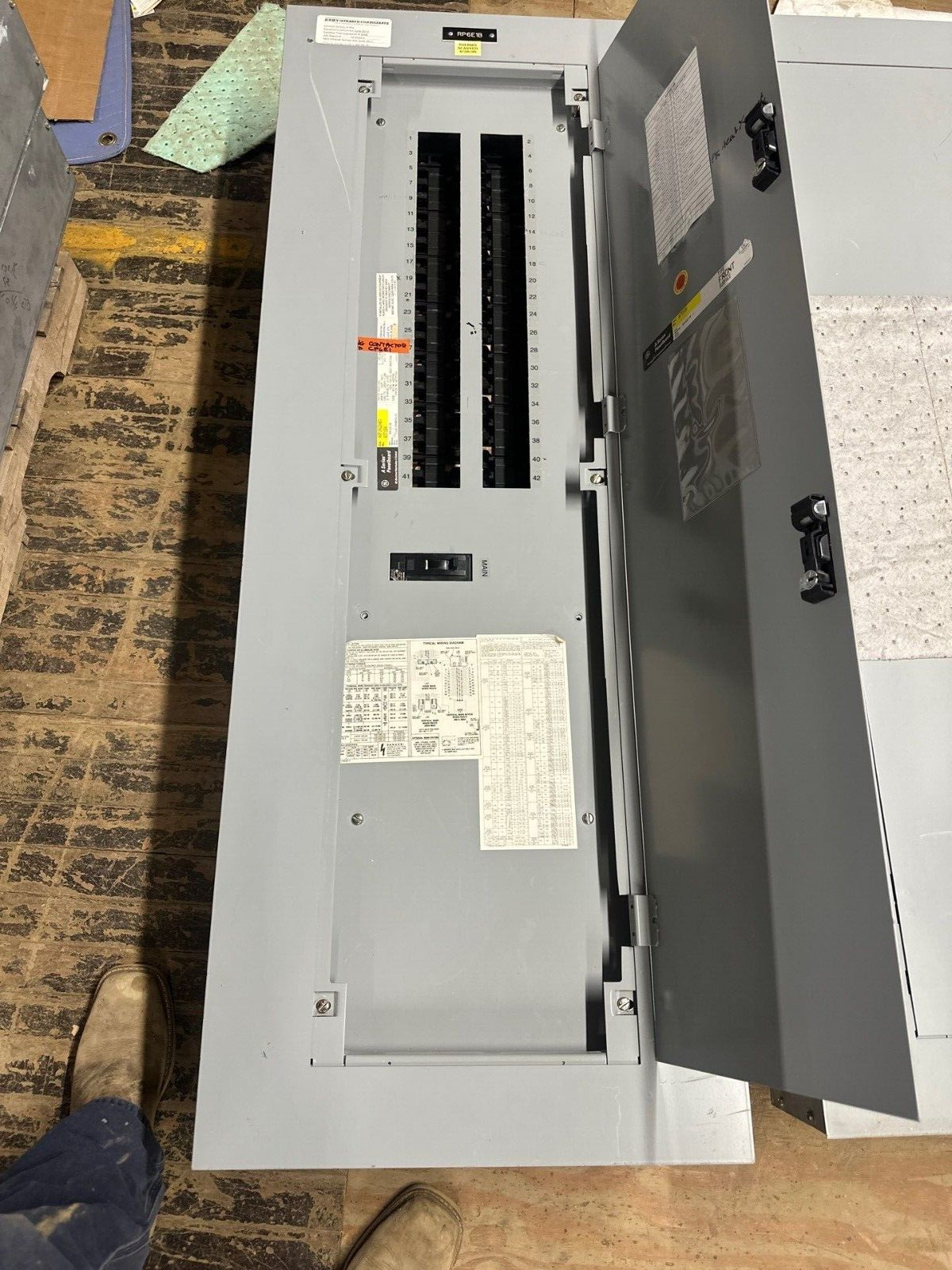 GE AQF3422ABX Panelboard 225A 208Y/120V 3PH 4W Indoor Encl MCB 42 Circuit AB55B P003 Used