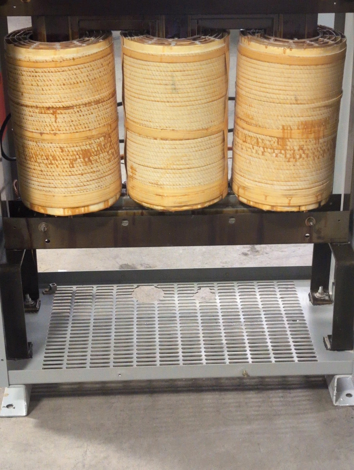 112.5KVA GE 9T23Q9565G03A Transformer Pri 480V Sec 208/120V 3PH Indoor Encl Used