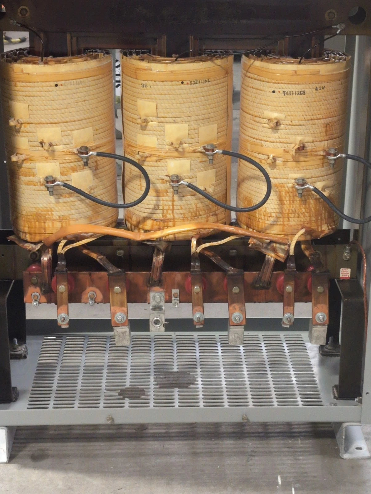 112.5KVA GE 9T23Q9565G03A Transformer 3PH Pri 480V Sec 208/120V Indoor Encl Used