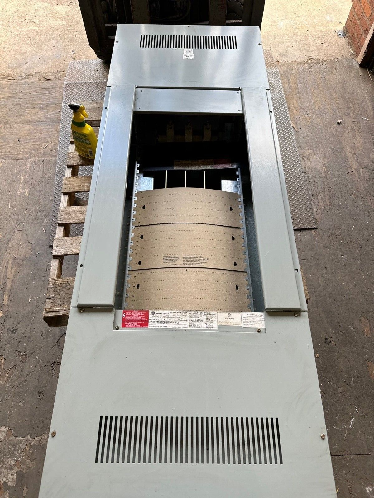 GE APNB Bolt On Style Panelboard 600A 208/120V 3PH 4W Indoor Encl MLO Main Lug P502 Used