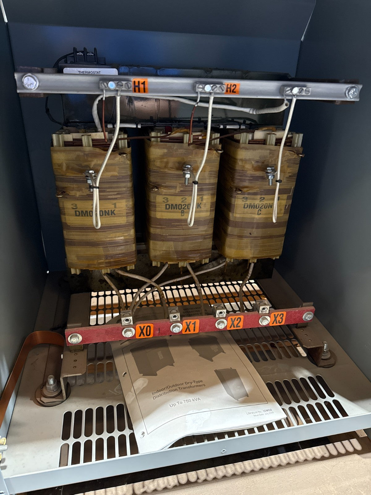 20KVA Hammond DM020NK Transformer Pri 575V Sec 480/277V 3PH 3R Encl Outdoor New