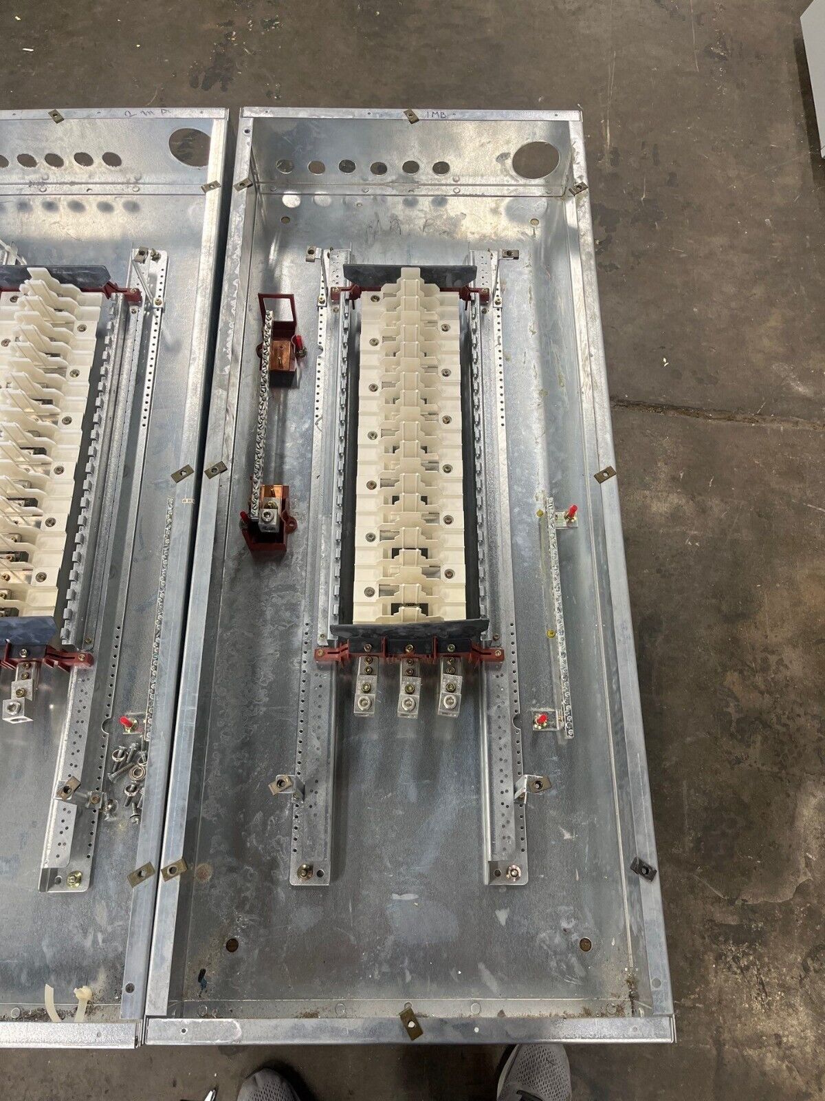 CH PRL2A Panelboard 225A 277/480V 4W 3PH MLO Indoor Enclosure YS2048 42 Circuit P594 Used