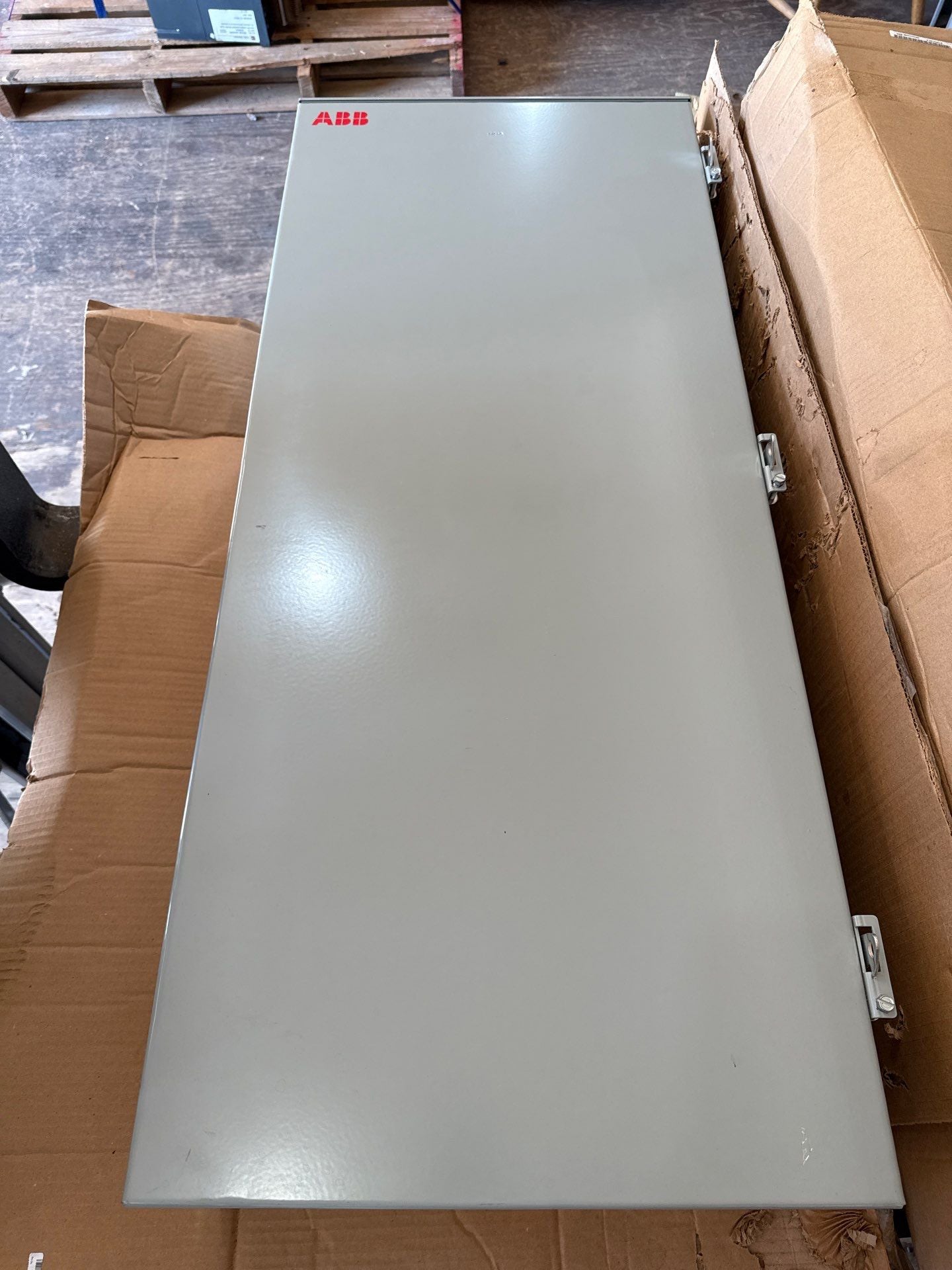 ABB XT5ENCL600R Circuit Breaker Enclosure 600A 600V Type 3R Rainproof New