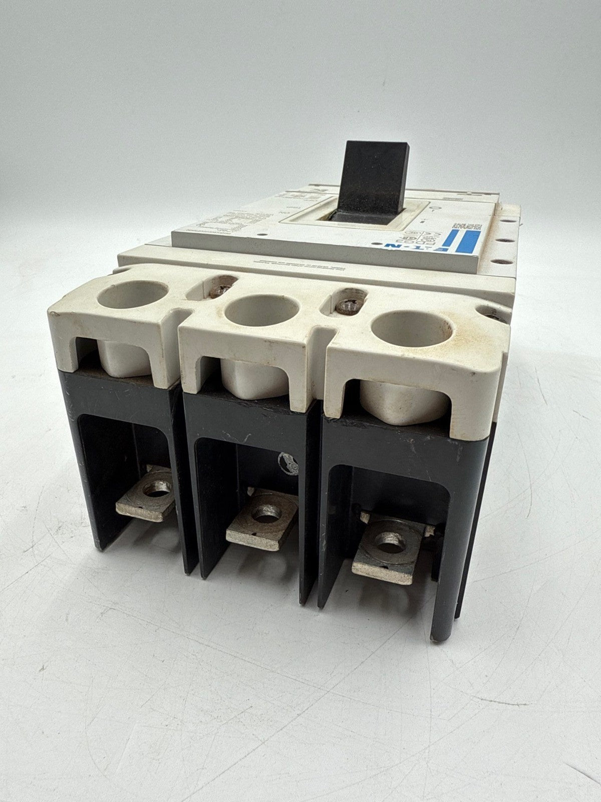 Eaton PDG33M0400FNNN Circuit Breaker 3P 600V w/ 300A Trip PDG3XTFA30300 300 Amp Used