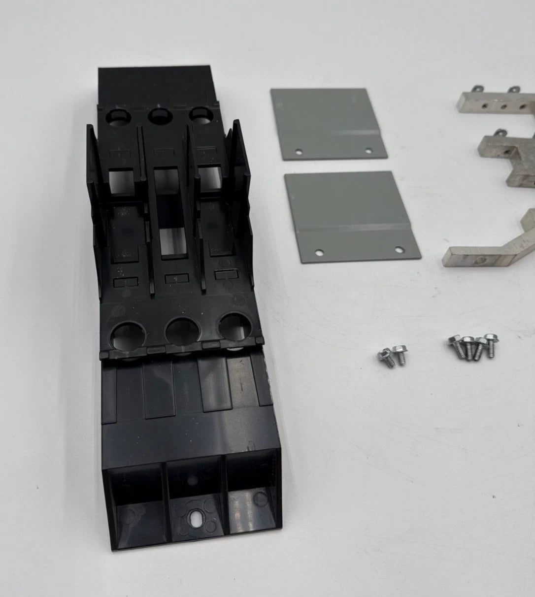 Siemens BBKVA4P2P3 Twin Strap Kit For 3VA41 Breakers 125A Max P2 or P3 Panel Used