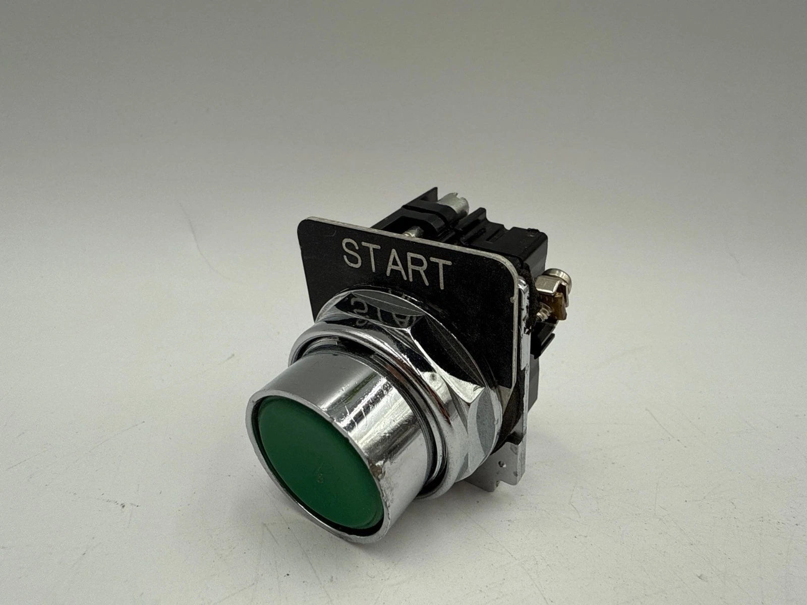 Cutler Hammer 10250T 91000T Push Button Green Start 600V Control Panel Equip Used