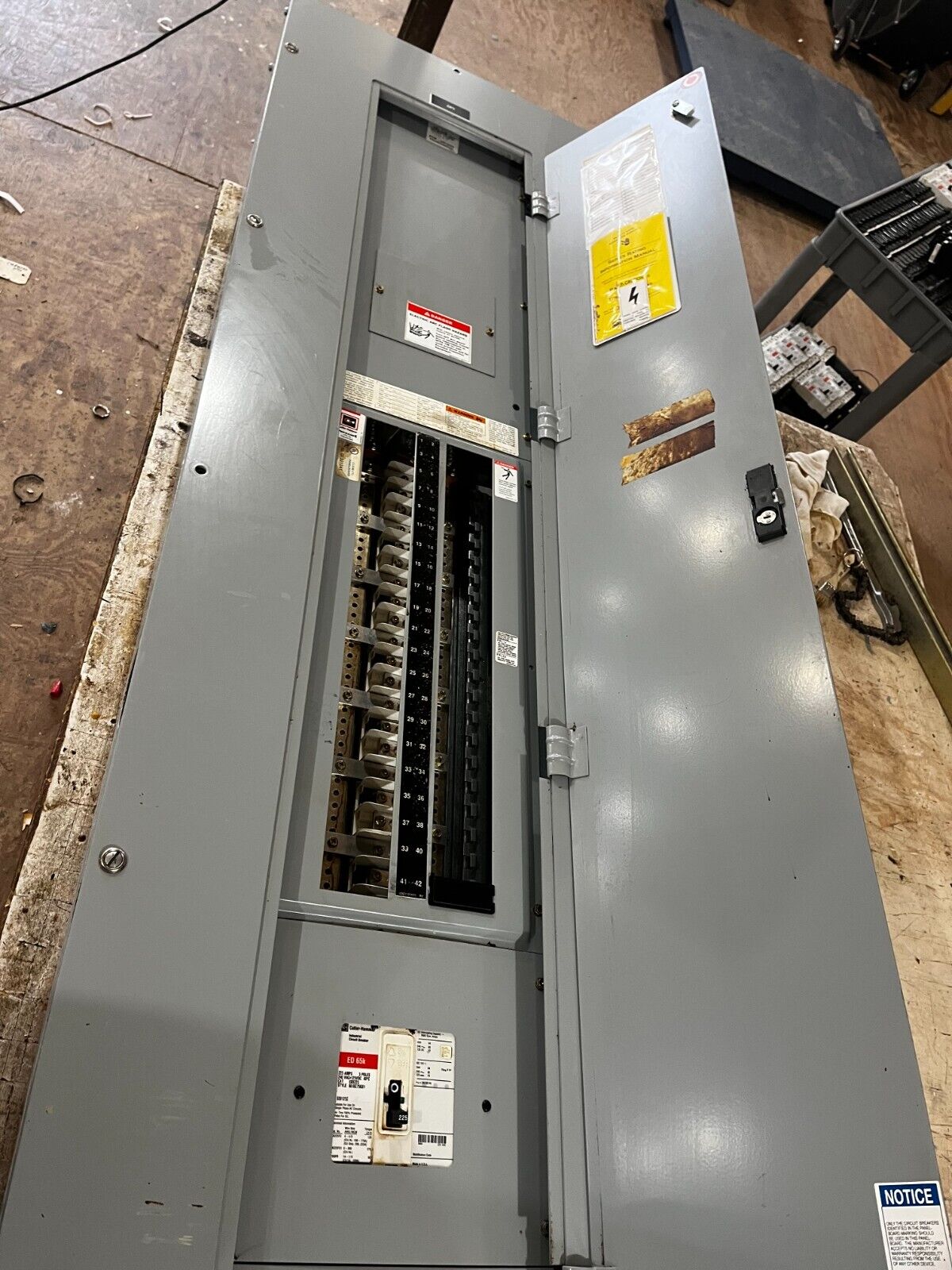 Eaton PRL1A Panelboard 400A 120/208V 3PH 4W 400 Amp MLO Main Lug 225A Subfeed Used