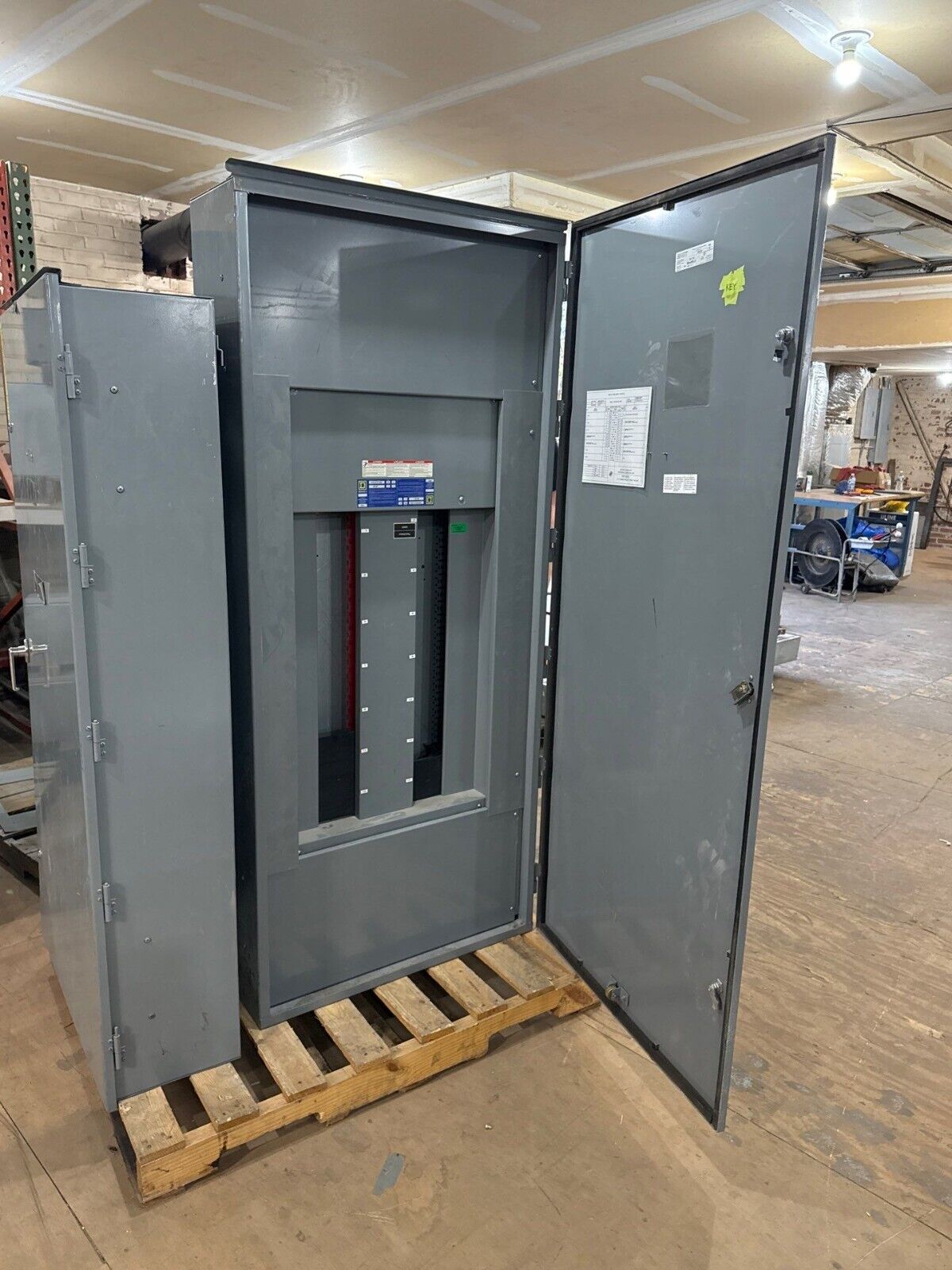 Square D HCM I-Line Panelboard 225A 480V 3PH 3W MCB 42 Circuit 3R Outdoor Encl P612 Used