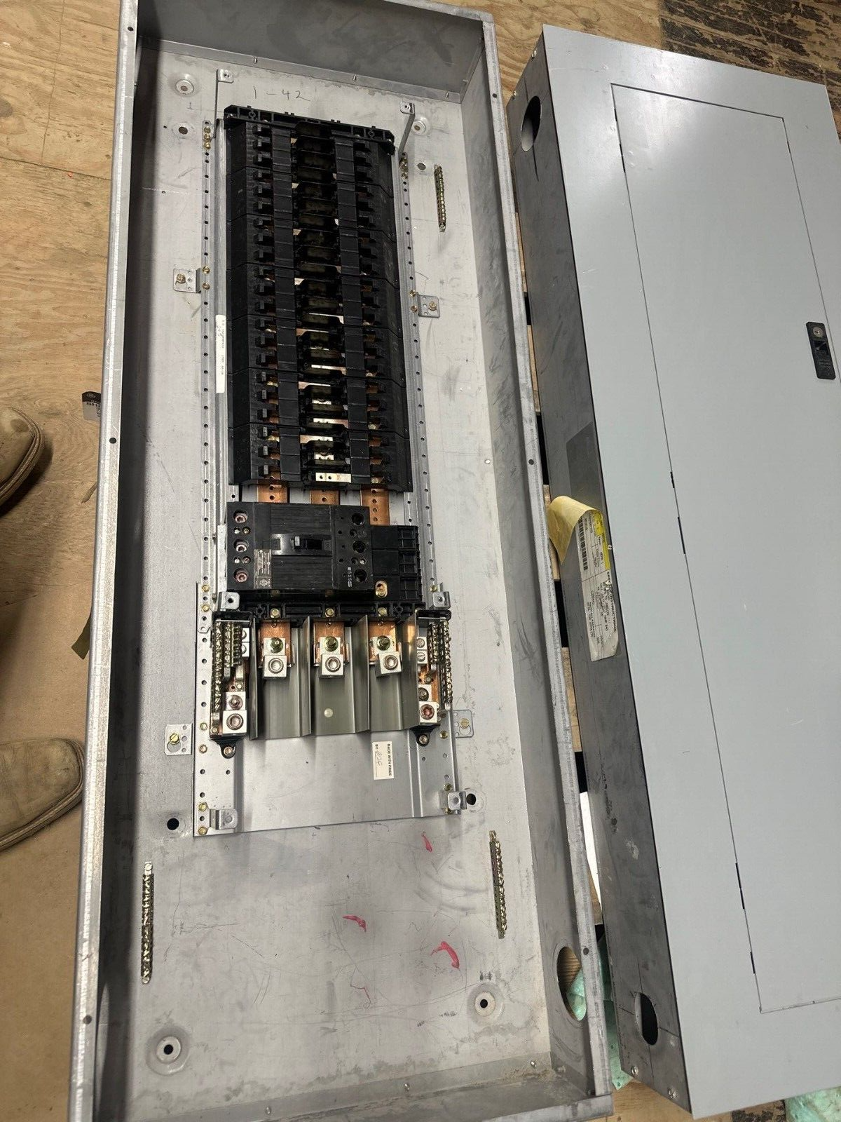 GE AQF3422ABX Panelboard 225A 208Y/120V 3PH 4W Indoor Encl 42 Circuit MCB AB55B P007 Used