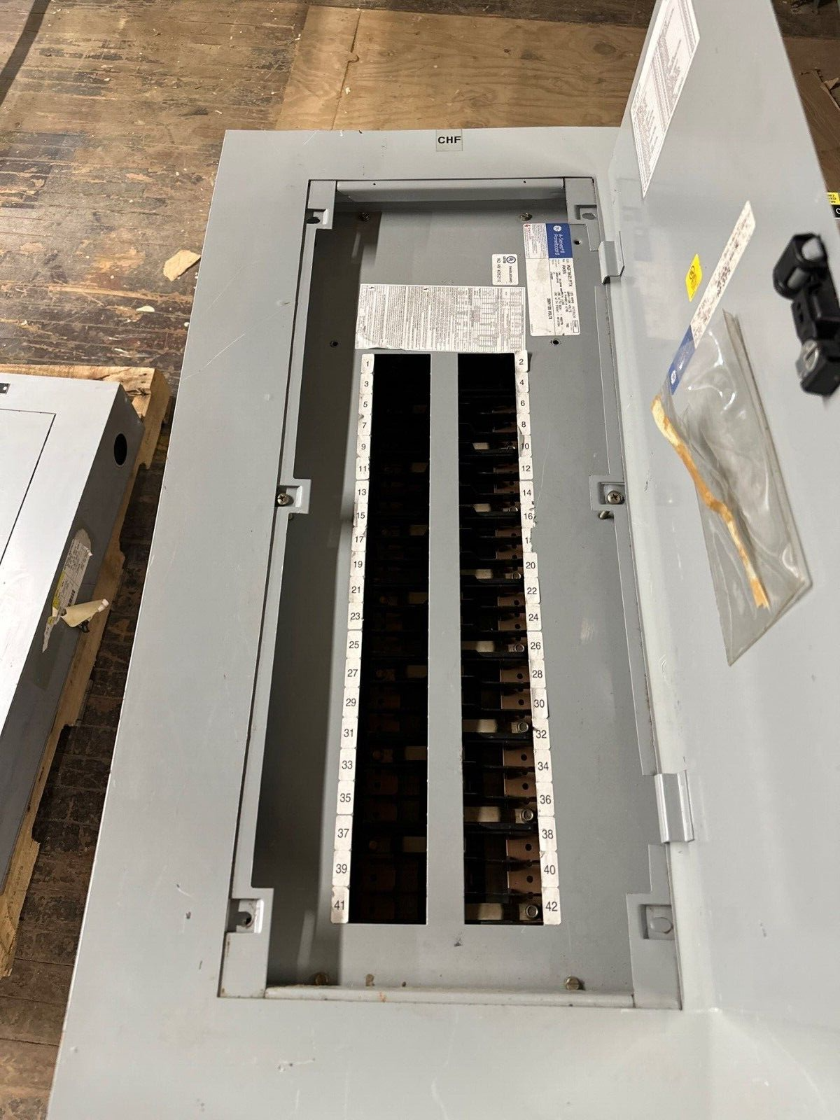 GE AQF3421MTX Panelboard 125A 208Y/120V 3PH 4W MLO 42 Circuit Main Lug Box AB37B P467 Used