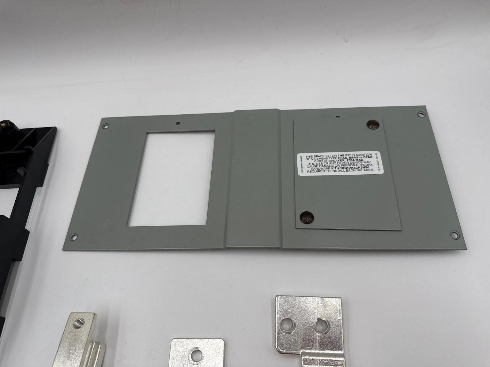 Siemens BBKVA52P3T Twin Strap Kit For P3 Panel 3VA52 Breakers 2 Pole or 3 Pole Used