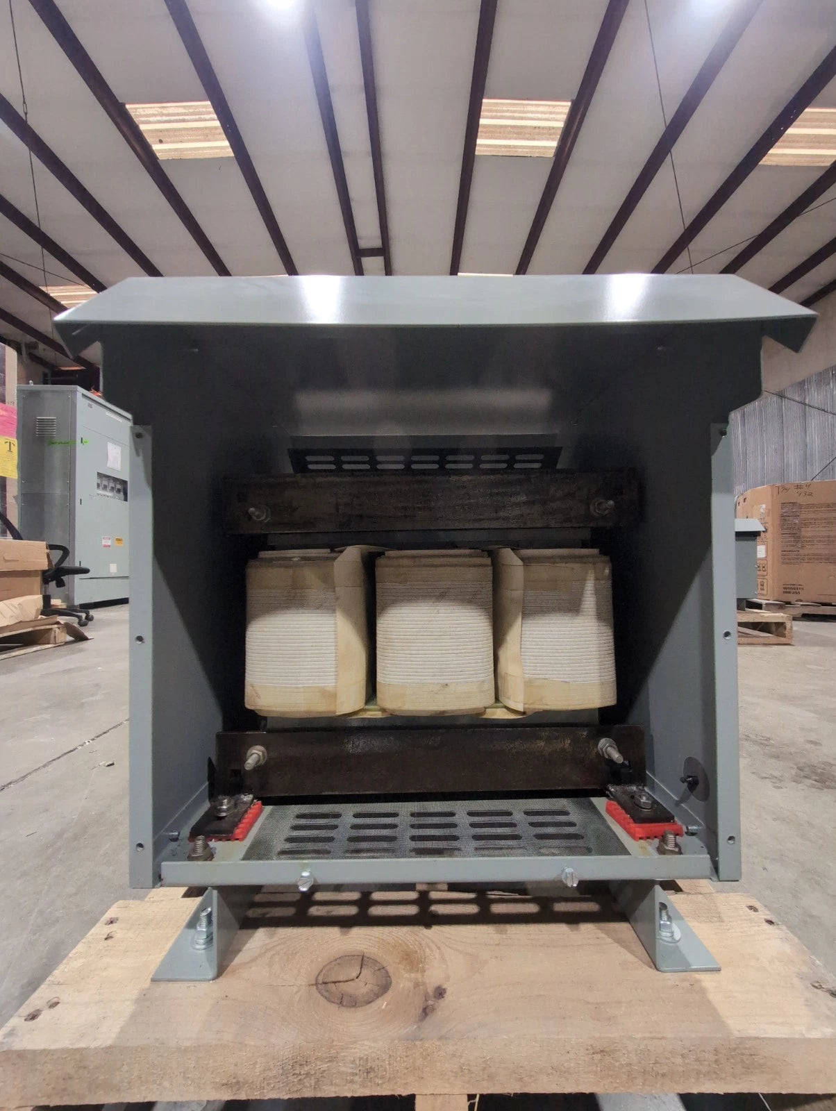 15KVA Siemens 3F3Y015D16 Transformer Pri 480V Sec 208/120V 3PH 3R Encl Outdoor New