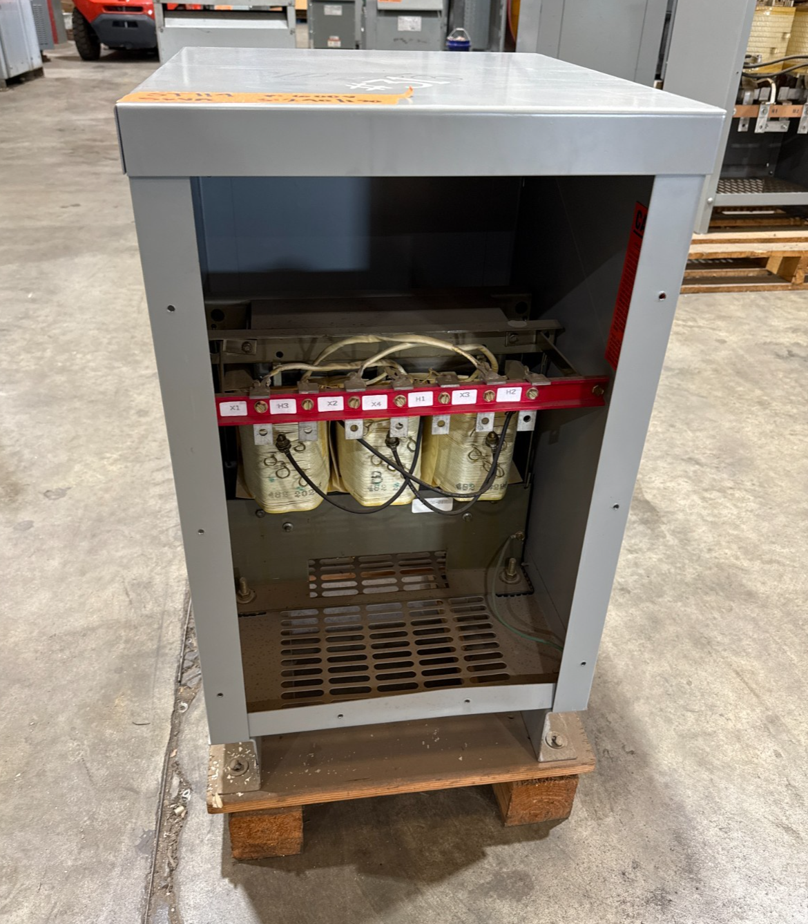 5 KVA Federal Pacific 20296-01 Transformer Pri 600V Sec 240/120V 3PH Indoor Encl New