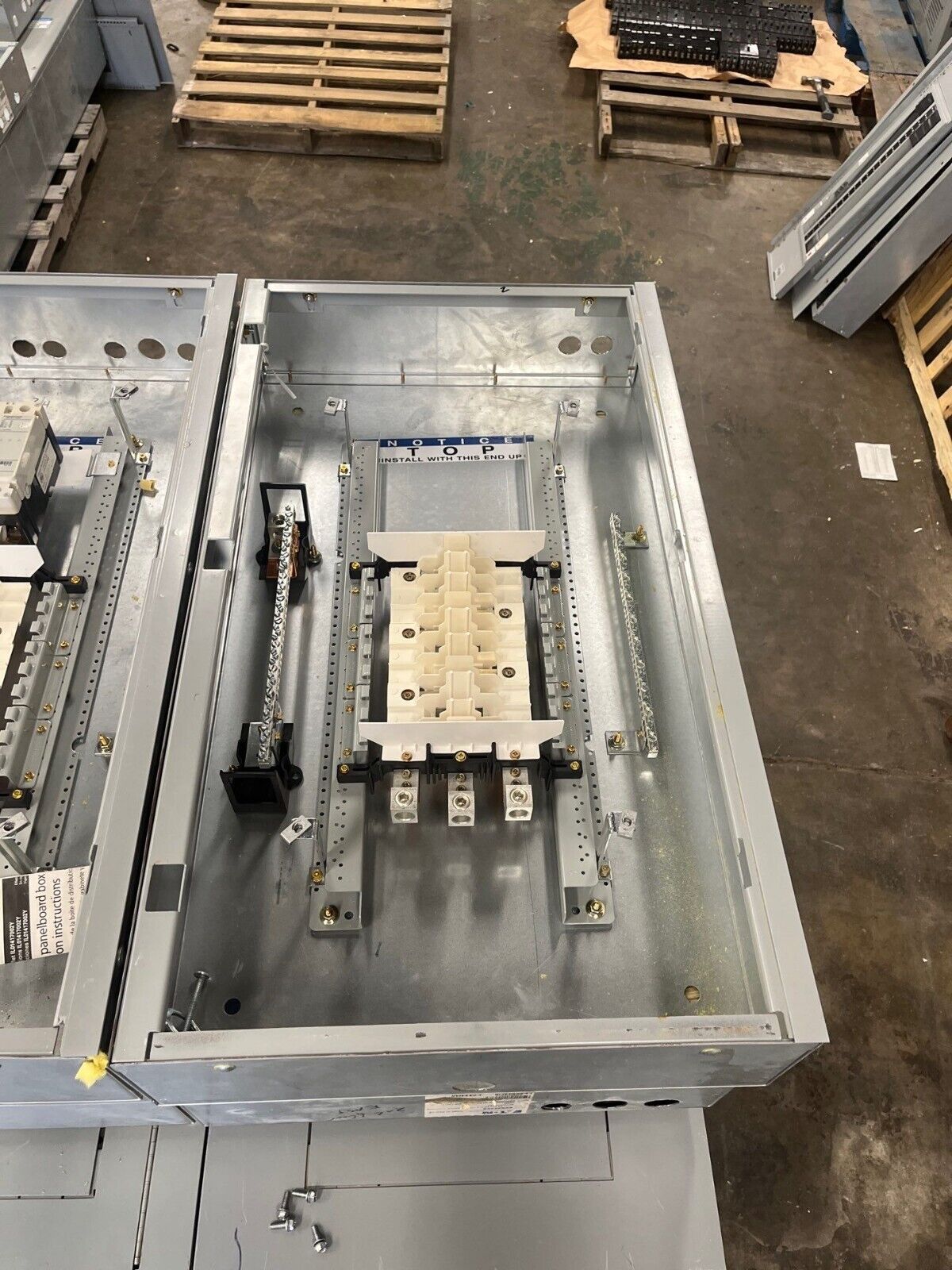 Eaton PRL2A Panelboard 125A 480/277V 3PH 4W Indoor Encl MLO 18 Circuit EZB2036R P598 Used