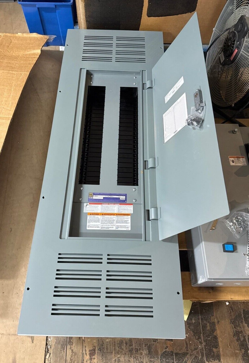 Square D NF442L4C NF Panelboard 400A 600Y/347V 3PH 4W 42 Cir Indoor Encl MLO P657 New