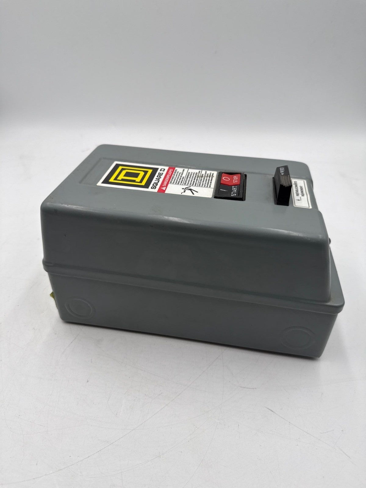 Square D 8536SCG3S Enclosed Starter NEMA 1 Coil 220/240V Start Stop Control Used