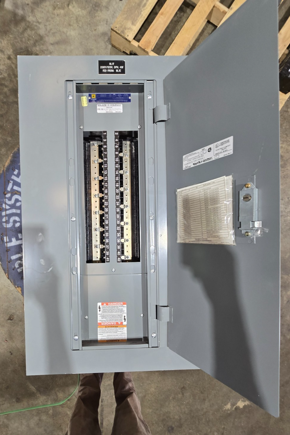 Square D NQOD Panelboard 225A 208/120V 3PH 4W MLO 225 Amp Panel Indoor 42 Cir Used