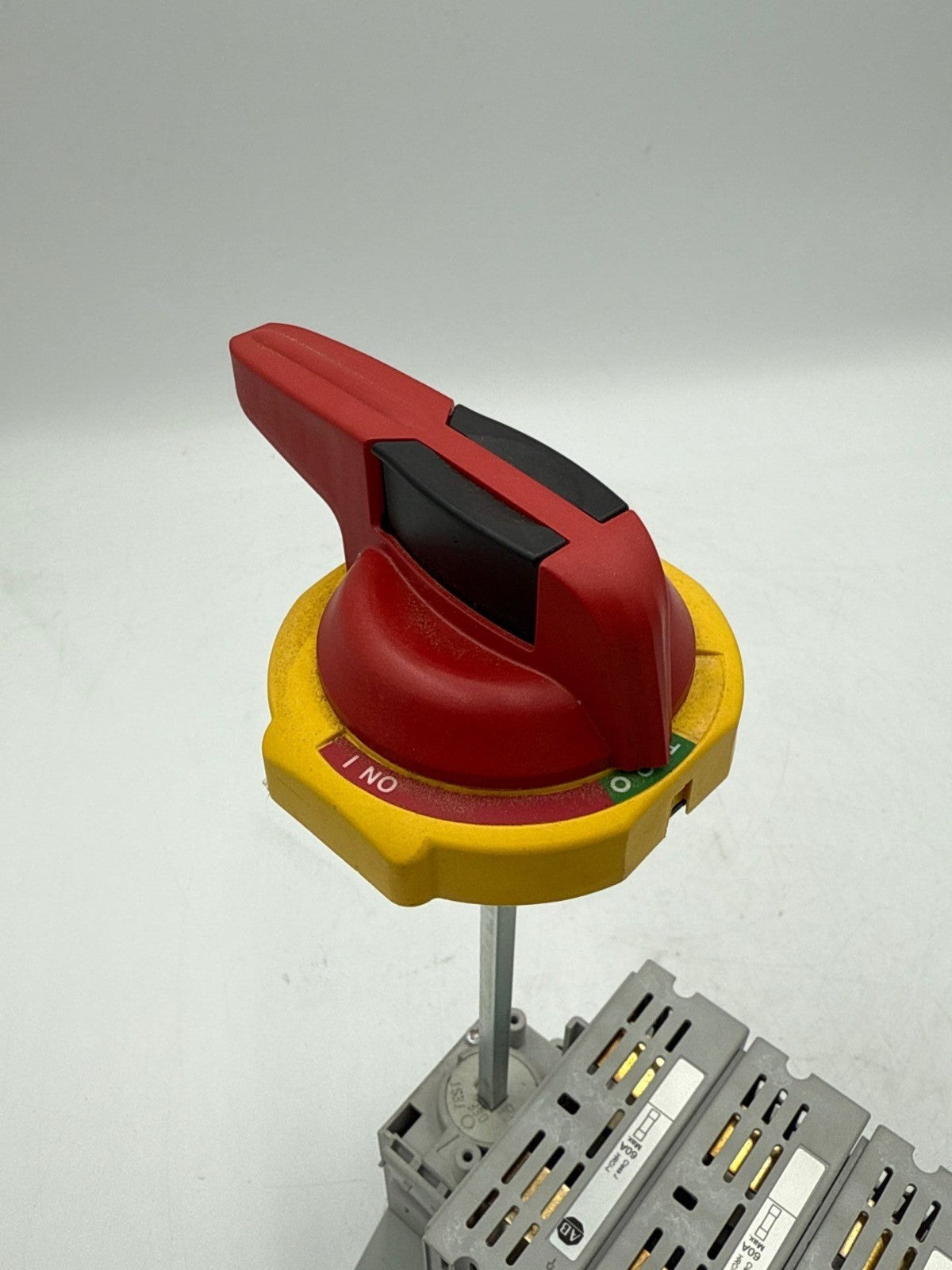 Allen Bradley 194R-J60-1753 Fusible Disconnect Switch 60A 3P 600V Handle 194R-PY Used