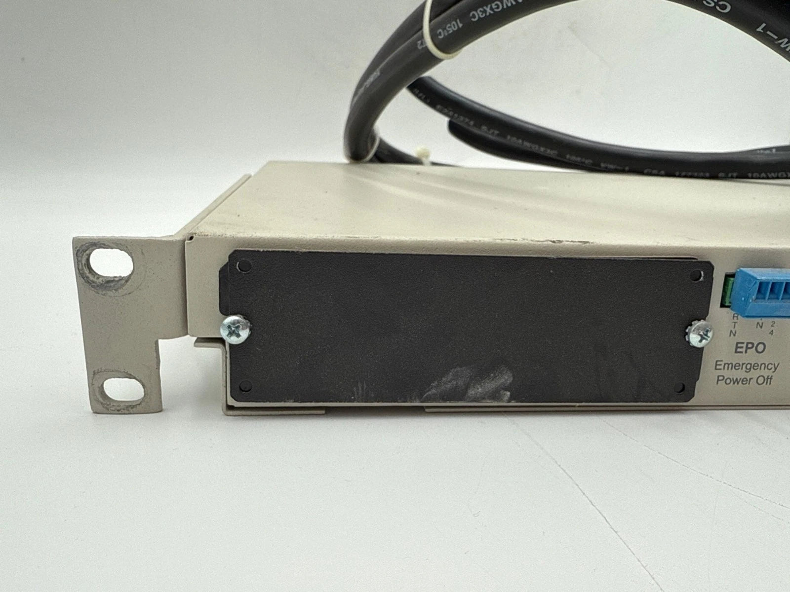 APC SU042-4 Rack-Mount Transfer Switch 30Amp 120V (2) L5-30 In (6) 5-20 Out Used